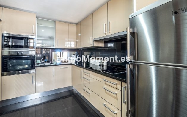 Resale - Apartment - Estepona - Estepona Centro