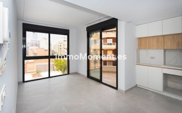 Resale - Apartment - Torrevieja - Torrevieja Centro