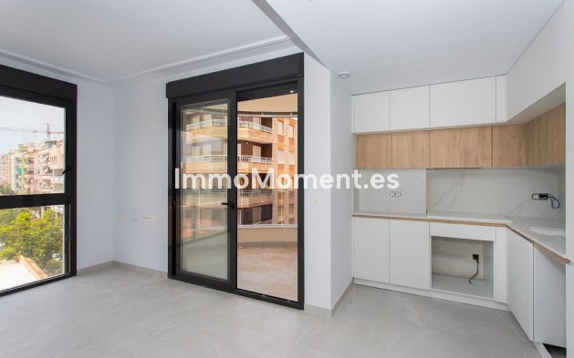Resale - Apartment - Torrevieja - Torrevieja Centro