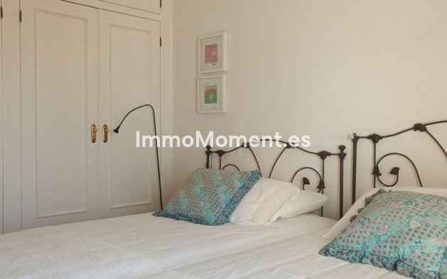 Resale - Apartment - Marbella - Guadalmina Alta