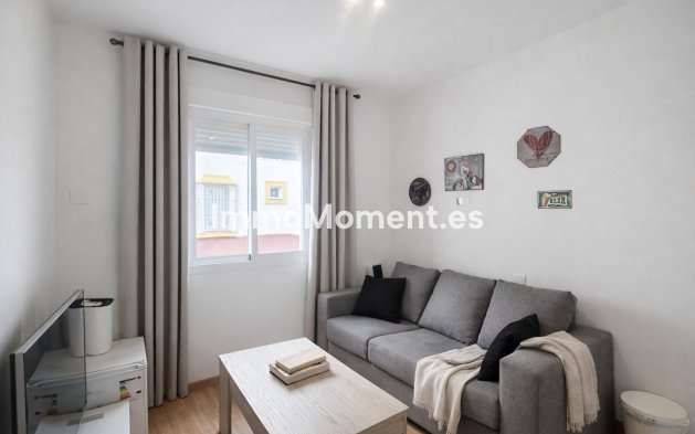 Bestaande woning - Geschakelde woning - Estepona  - Estepona Centro