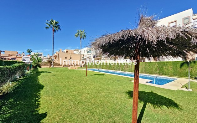 Bestaande woning - Geschakelde woning - Estepona  - Estepona Centro