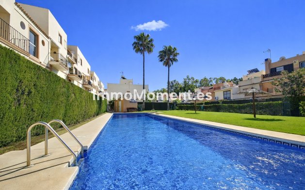 Bestaande woning - Geschakelde woning - Estepona  - Estepona Centro