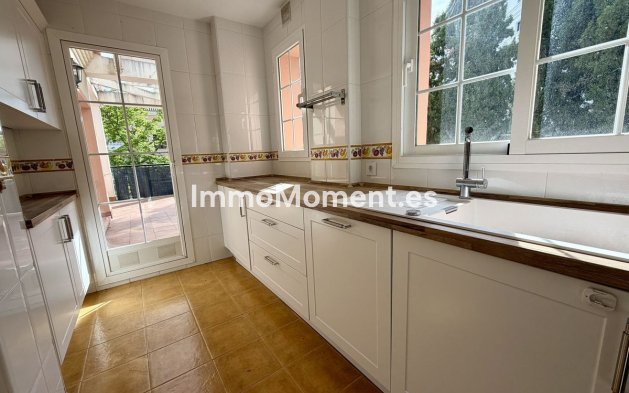 Resale - Apartment - Marbella - Nueva Andalucía
