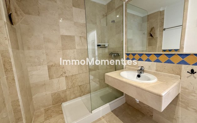Resale - Apartment - Marbella - Nueva Andalucía