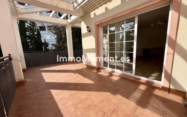 Resale - Apartment - Marbella - Nueva Andalucía