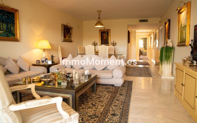 Resale - Apartment - Marbella - Puerto Banús