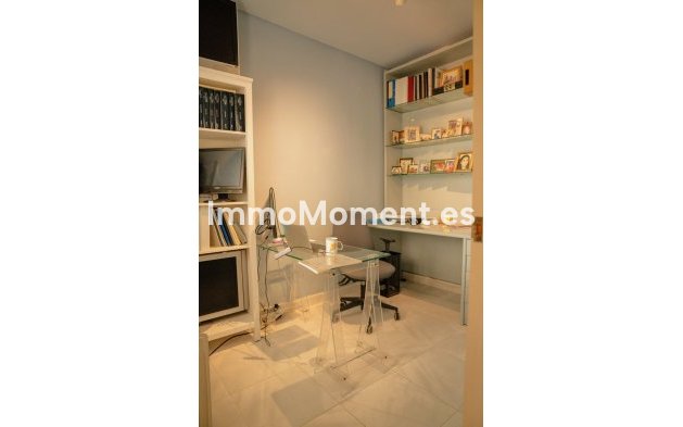 Resale - Apartment - Marbella - Puerto Banús