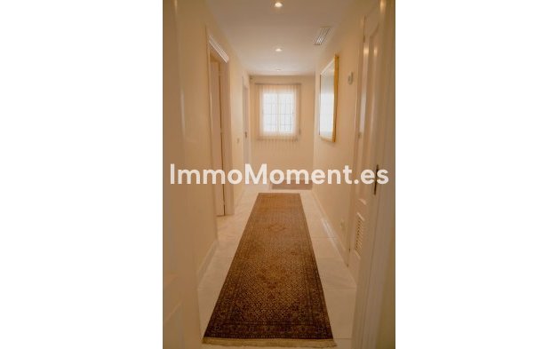 Resale - Apartment - Marbella - Puerto Banús