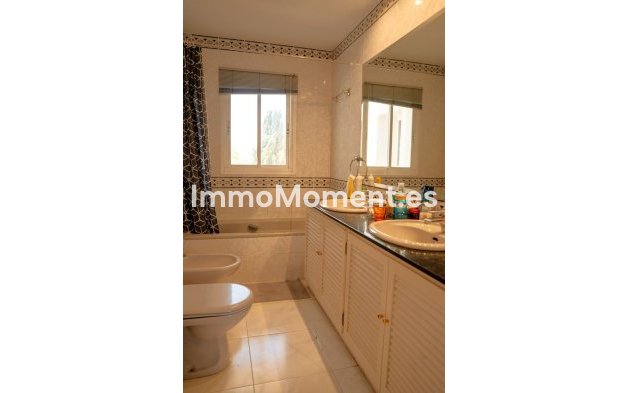 Resale - Apartment - Marbella - Puerto Banús