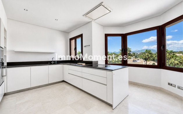 Resale - Apartment - Marbella - Puerto Banús