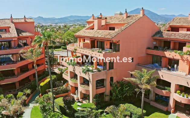 Resale - Apartment - Marbella - Puerto Banús