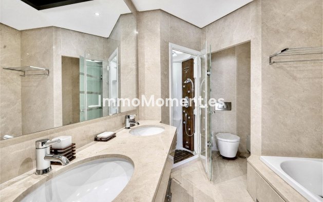 Resale - Apartment - Marbella - Puerto Banús