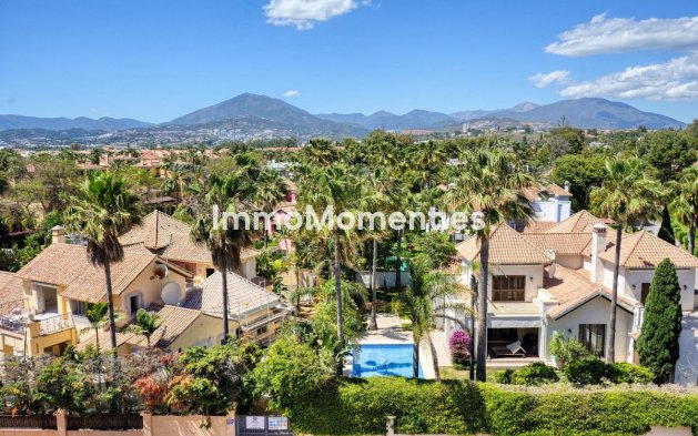 Resale - Apartment - Marbella - Puerto Banús