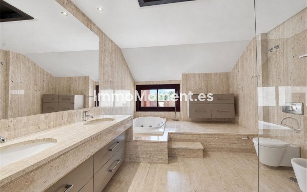 Resale - Apartment - Marbella - Puerto Banús