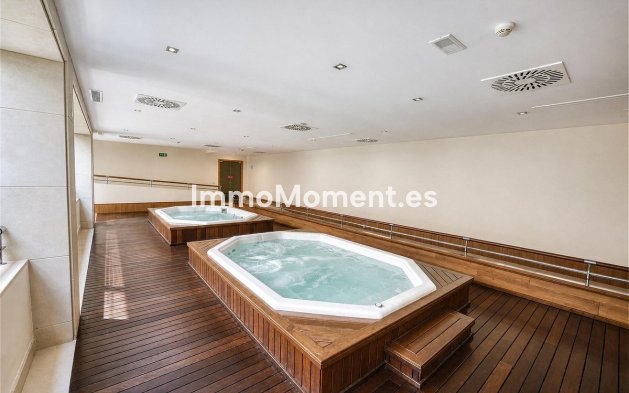 Resale - Apartment - Marbella - Puerto Banús
