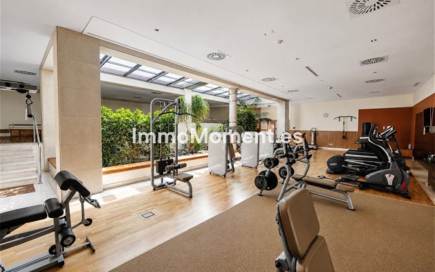 Resale - Apartment - Marbella - Puerto Banús