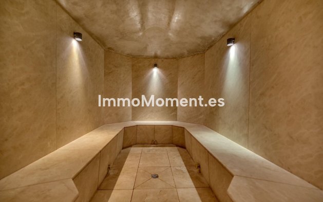 Resale - Apartment - Marbella - Puerto Banús