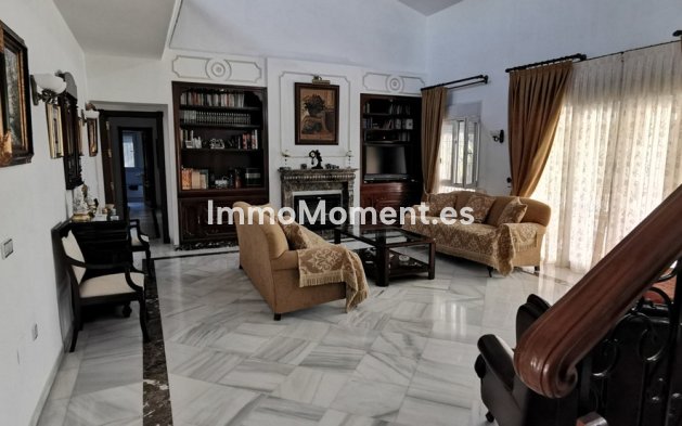 Reventa - Villa independiente - Estepona  - Estepona Centro