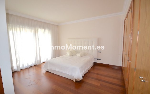 Resale - Apartment - Marbella - Puerto Banús