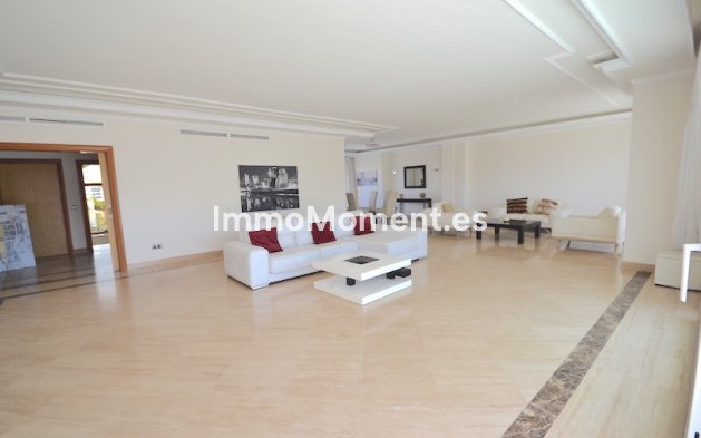 Resale - Apartment - Marbella - Puerto Banús