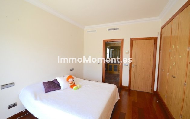 Resale - Apartment - Marbella - Puerto Banús