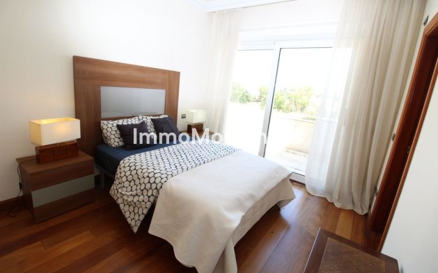 Resale - Apartment - Marbella - Puerto Banús