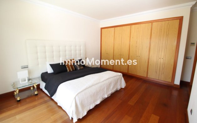 Resale - Apartment - Marbella - Puerto Banús