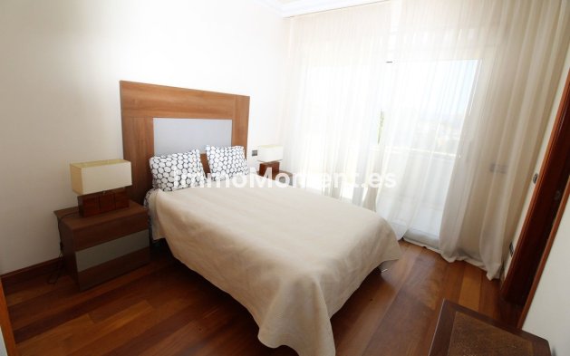 Resale - Apartment - Marbella - Puerto Banús