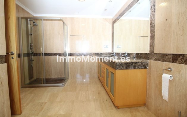 Resale - Apartment - Marbella - Puerto Banús