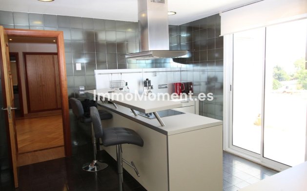 Resale - Apartment - Marbella - Puerto Banús