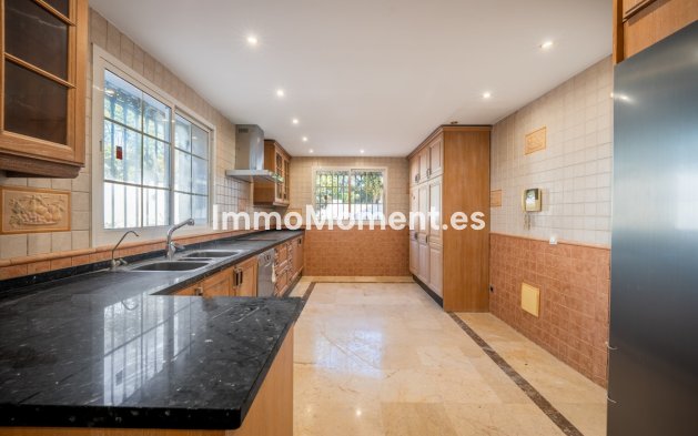 Wiederverkauf - Freistehende Villa - Marbella - Nueva Andalucía