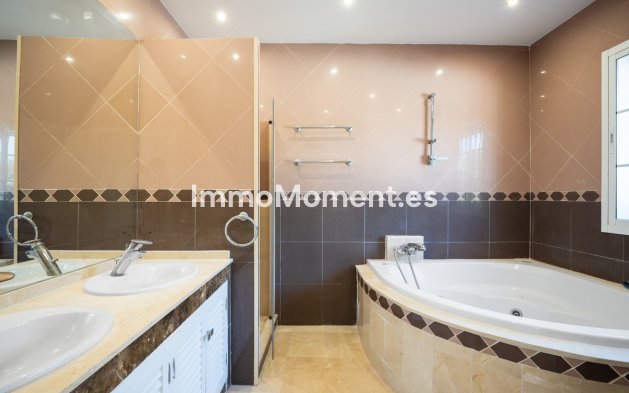Wiederverkauf - Freistehende Villa - Marbella - Nueva Andalucía