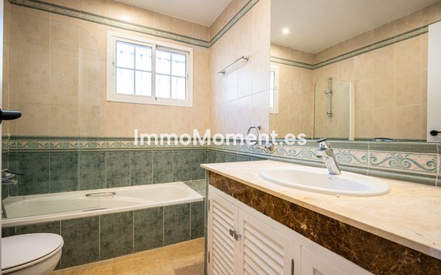 Wiederverkauf - Freistehende Villa - Marbella - Nueva Andalucía