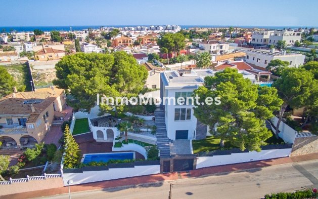 Reventa - Villa independiente - Orihuela - Los Balcones