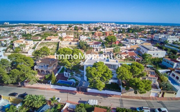 Reventa - Villa independiente - Orihuela - Los Balcones