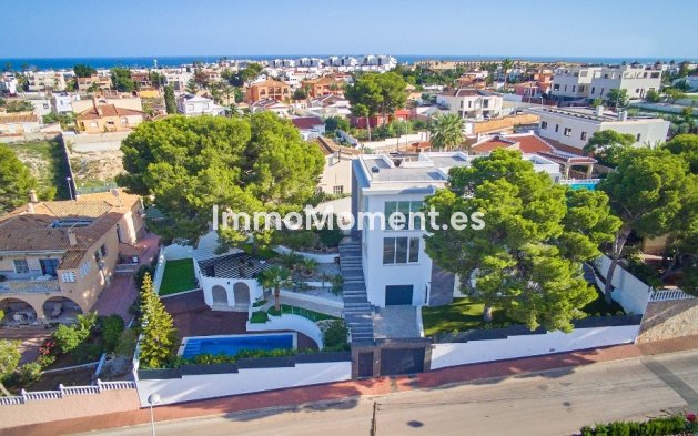 Reventa - Villa independiente - Orihuela - Los Balcones