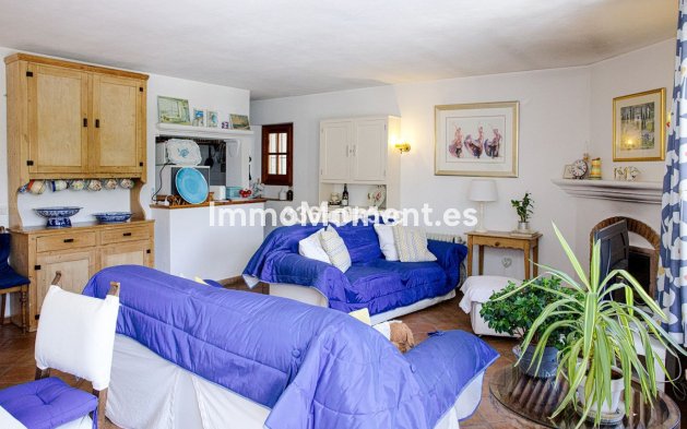 Resale - Apartment - Benahavís - Benahavís Centro
