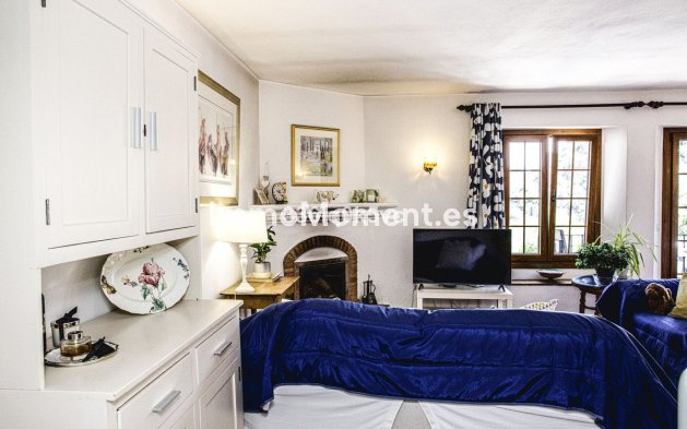 Resale - Apartment - Benahavís - Benahavís Centro