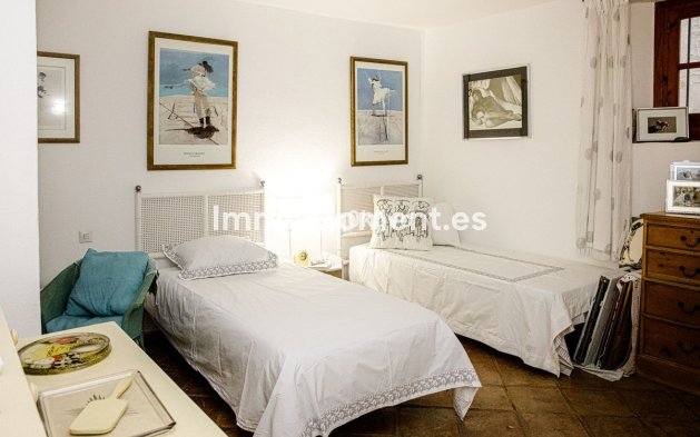Resale - Apartment - Benahavís - Benahavís Centro
