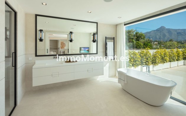 Resale - Detached villa - Marbella - Nueva Andalucía
