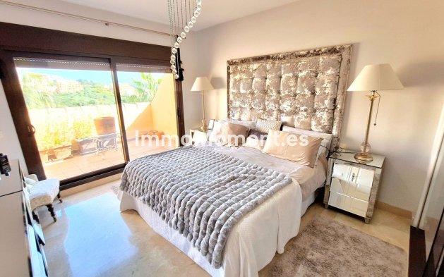 Resale - Apartment - Manilva - La Duquesa