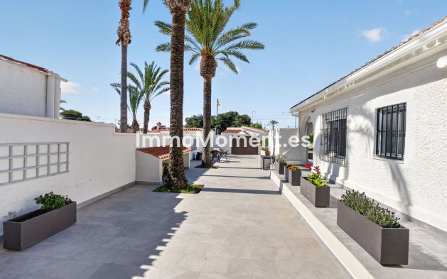 Bestaande woning - Vrijstaande villa - Torrevieja - Torrevieja Centro