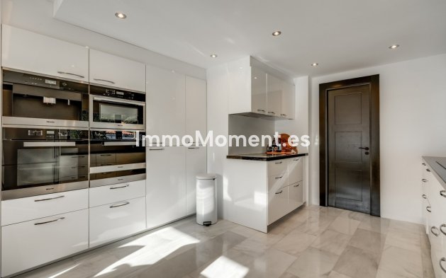 Resale - Detached villa - Marbella - Nueva Andalucía