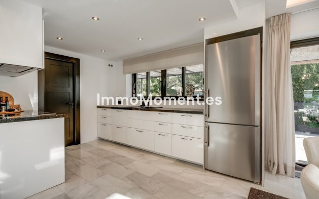 Resale - Detached villa - Marbella - Nueva Andalucía