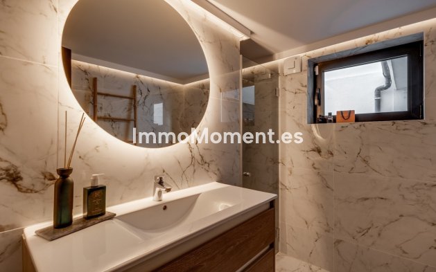 Resale - Detached villa - Marbella - Nueva Andalucía