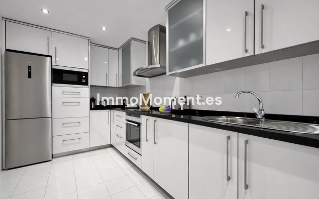 Resale - Apartment - Marbella - Puerto Banús