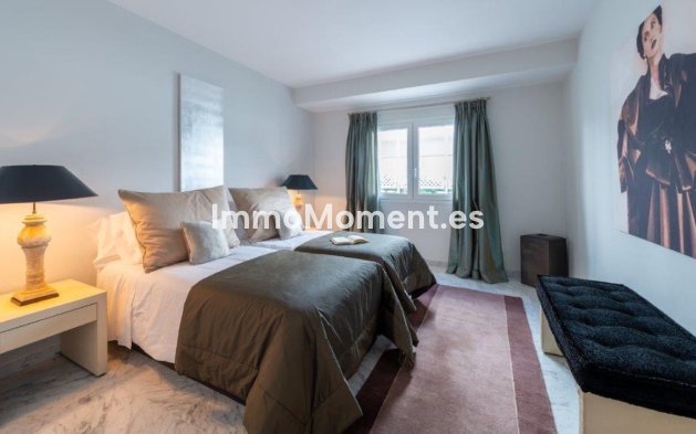 Resale - Apartment - Marbella - Puerto Banús