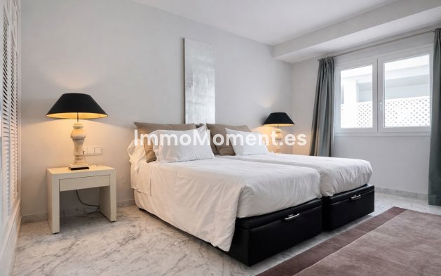 Resale - Apartment - Marbella - Puerto Banús
