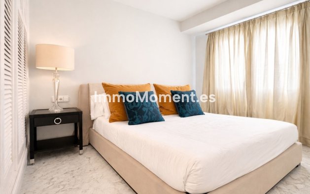 Resale - Apartment - Marbella - Puerto Banús